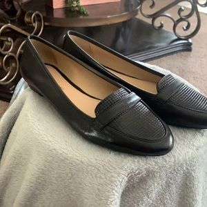 Perfect work shoe both comfortable and stylish.